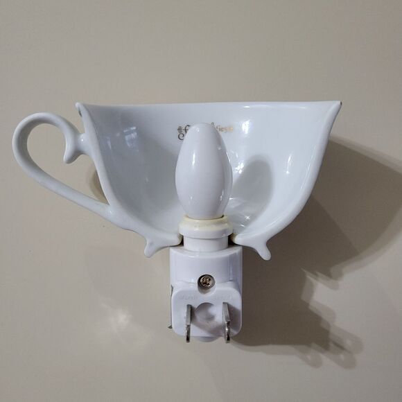 Vintage Porcelain Floral Teacup Nightlight - Picture 3 of 7